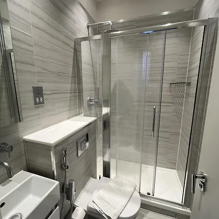 High Street Kensington Apartments London Room photo