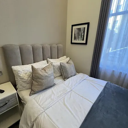 High Street Kensington Apartments London Room photo