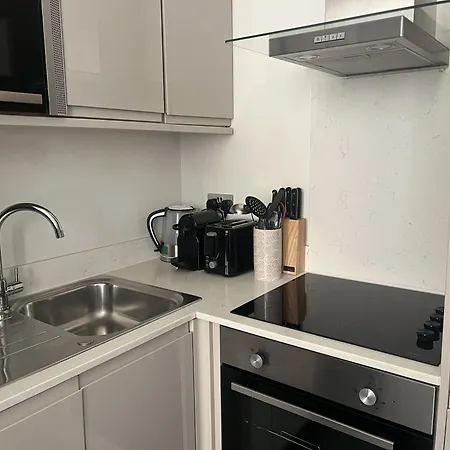 High Street Kensington Apartments London Room photo