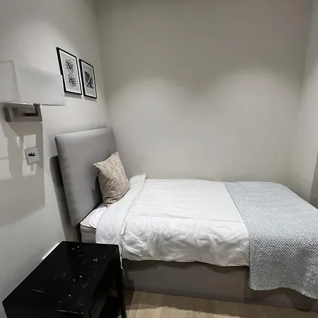 High Street Kensington Apartments London Room photo