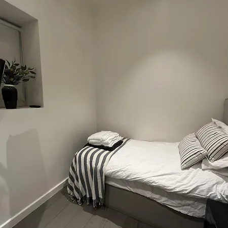 High Street Kensington Apartments London Room photo