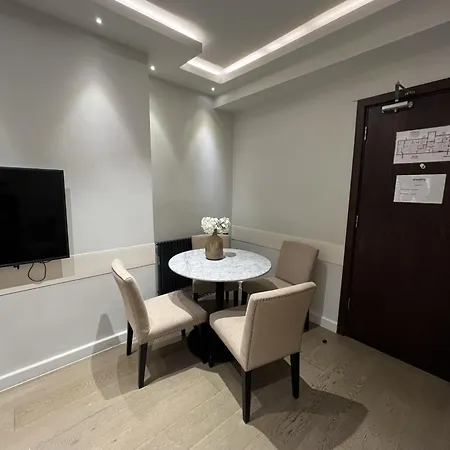High Street Kensington Apartments London Room photo