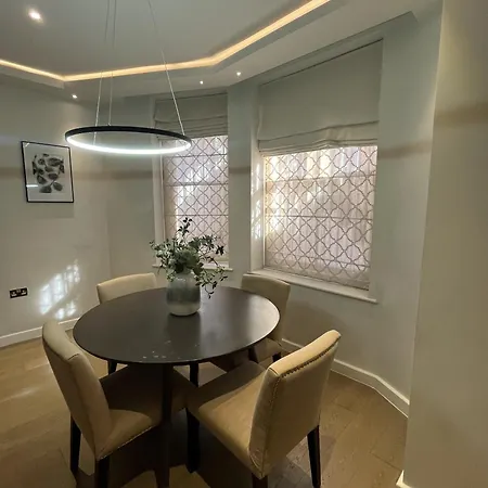 High Street Kensington Apartments London Room photo