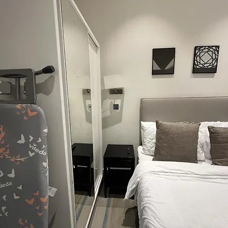 High Street Kensington Apartments London Room photo