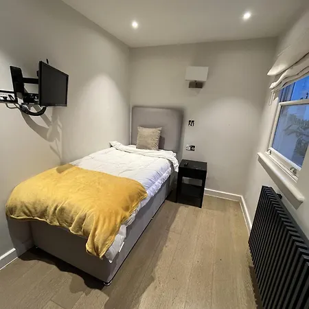 High Street Kensington Apartments London Room photo