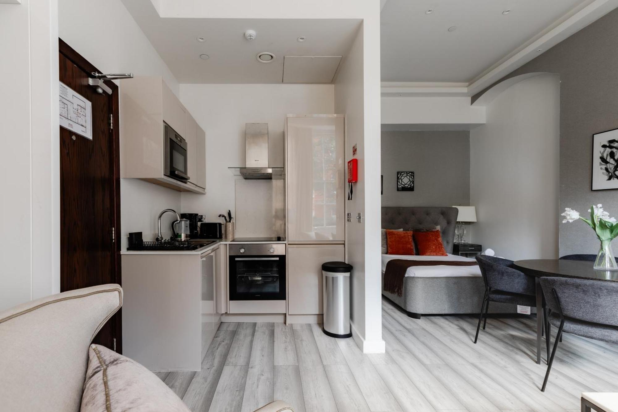 High Street Kensington Apartment *